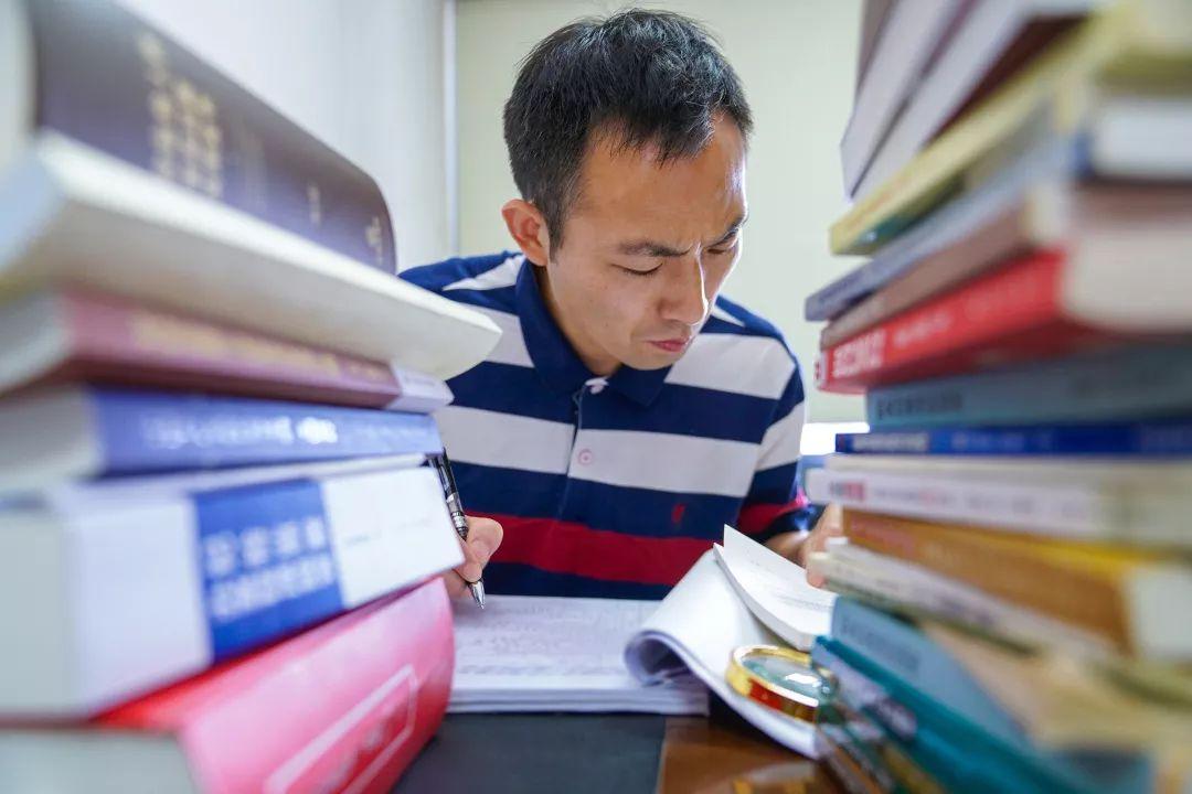 7777788888管家婆老家凤凰和77777788888免费四肖,远离误导的漩涡-典型释义、专家解读解释与落实​