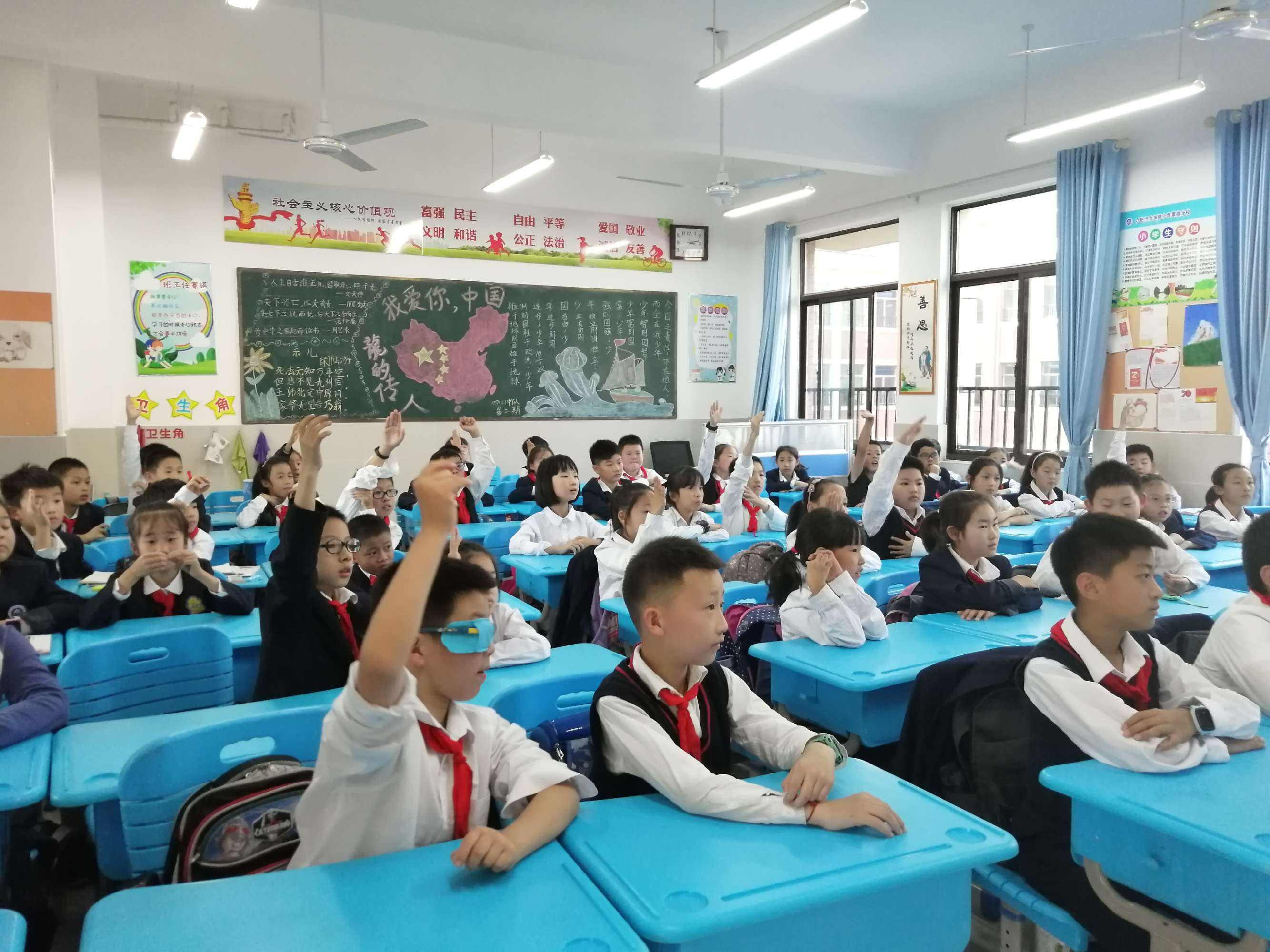 77777788888王中王正版同2025全年免费资料大全短期释义、专家解析解释与落实​小心虚假迷障之中