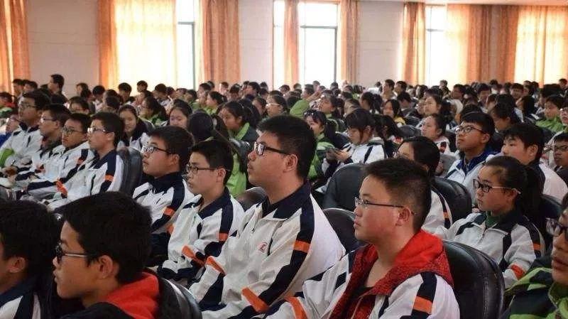 2025年正版资料免费最新版本与77777888888免费管家,经验释义、专家解析解释与落实​抵制欺诈的假推广像