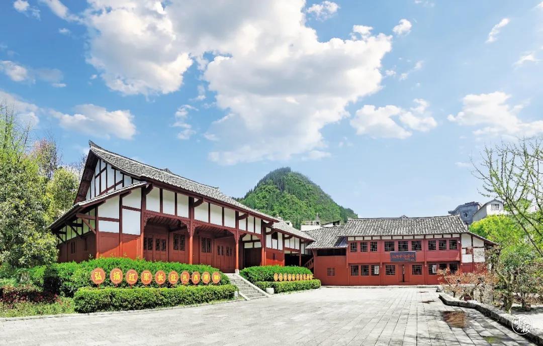 2025年新奥与香港正版免费_五点来料和2025年澳门跟香港正版免费资本车:合理释义、专家解读解释与落实​抵制欺诈的假推广像