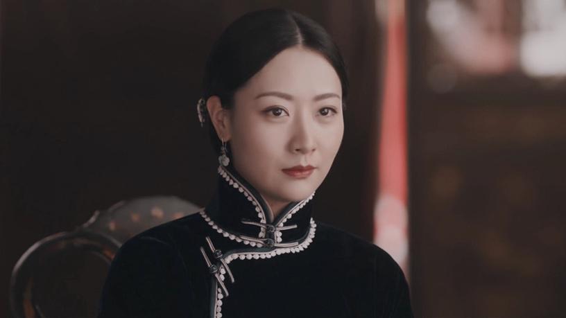 于正，中国内地编剧、制片人，曾制作多部热门电视剧，如延禧攻略、鬓边不是海棠红等。赵露思，中国内地女演员，因出演传闻中的陈芊芊等作品而走红
